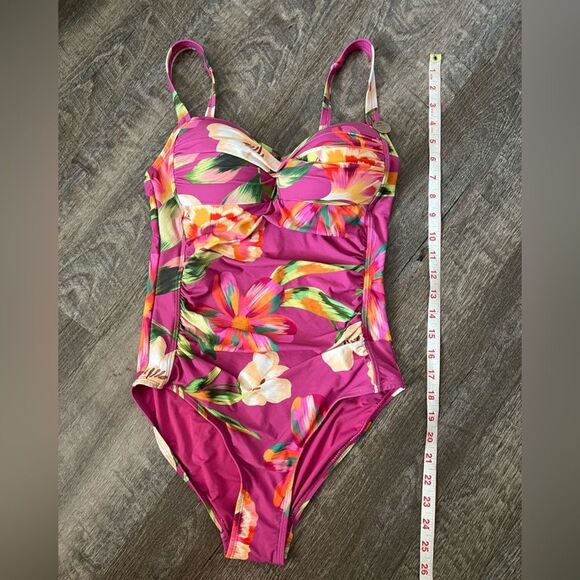 Nip Tuck Multifit Cup Joanne One-Piece Swimsuit- Size 6 - Picture 5 of 7